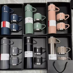 Caneca Kit Garrafa Térmica Vacuum Bottle Inox 500ml + 3 Xícaras Bebidas Fria ou Quente